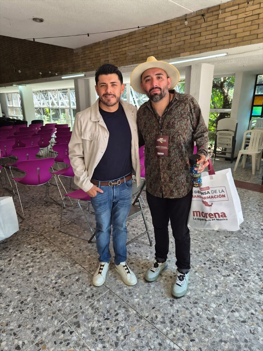 MorenoMarioB's tweet photo. 🚩 ¡Unidos por la Transformación en Miguel Hidalgo!

Hoy vivimos una jornada de verdadera democracia participativa. Acudi en mi calidad de Presidente Seccional al Consejo Municipal en Defensa de la Transformación, para ejercer nuestros derechos políticos y, sobre todo, para cuidar y fortalecer el avance de la Cuarta Transformación en nuestra alcaldía y en todo México. Mi reconocimiento a nuestra querida Elvira Márquez, mi amiga y secretaria seccional; sin duda eres uno de los grandes baluartes de nuestro movimiento. 

Este movimiento, fundado por nuestro referente histórico @lopezobrador_ , ha logrado avances sin precedentes en nuestra República, y nuestra tarea es defender ese legado con trabajo y cercanía a la gente.

Me dio muchísimo gusto saludar y reencontrarme con grandes compañeros y amigos de lucha en Miguel Hidalgo. La unidad es nuestra mayor fuerza.
Tengan la certeza de que seguiremos avanzando con paso firme y determinación, ahora liderados por nuestra presidenta, la Dra. Claudia Sheinbaum Pardo. ¡Es tiempo de mujeres y de consolidar el segundo piso de esta transformación!

¡Ni un paso atrás en la transformación de nuestra patria! 🇲🇽