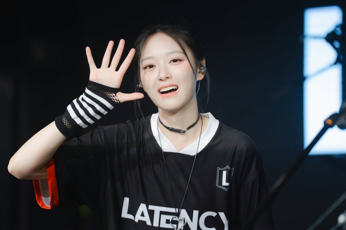 윤포토 tweet media