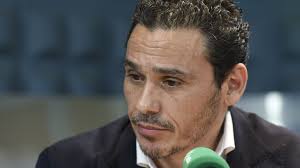 La situación del Sevilla es insostenible para Junior. Despedidos directores de áreas, con deuda asfixiante,  en puertas del descenso, imposible revertir nada.Crece la tensión, La cobardía de los miembros del Consejo es irresponsabilidad. Ni el sueldo lo justifica.  Vete ya. Ahora