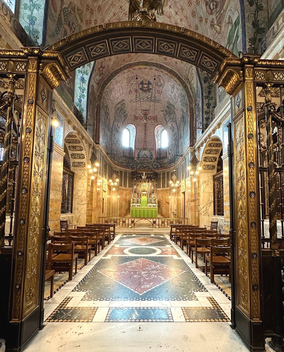 HelenIbbott's tweet image. ..
⛪️ 
The Metropolitan Cathedral of the Most Precious Blood, more commonly known as Westminster Cathedral, is the largest Catholic Church in England and Wales. 
Built between 1895 and 1903, it was consecrated in 1910.

📸 My own.
🇬🇧 #London