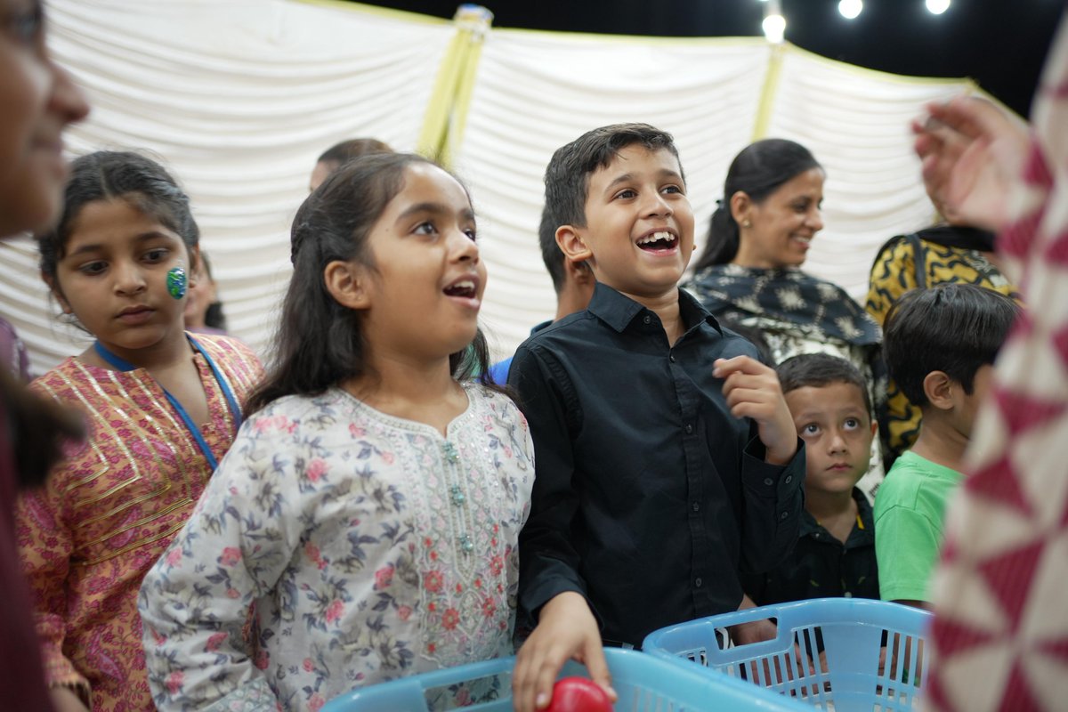 RFInterventions's tweet image. 𝐇𝐚𝐩𝐩𝐲 𝐄𝐚𝐫𝐭𝐡 𝐃𝐚𝐲 🌎

On the occasion of Earth Day 2026, Rupani Foundation’s Agah Walidain – Informed Parents ECD Centers at Al-Azhar Garden and Ali Complex organized a vibrant arts exhibition on environmental care.

#RupaniFoundation #AgahWalidain #ECD  #EarthDay2026