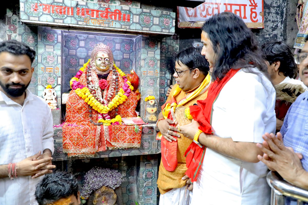 DN_Thakur_Ji's tweet image. मध्य प्रदेश में ओंकारेश्वर एवं ममलेश्वर महादेव के दिव्य दर्शनों का सौभाग्य प्राप्त हुआ।

इन प्राचीन धाम की महिमा अपार है—यहाँ हर कण में भगवान का साक्षात वास महसूस होता है।

#shiv #harharmahadev