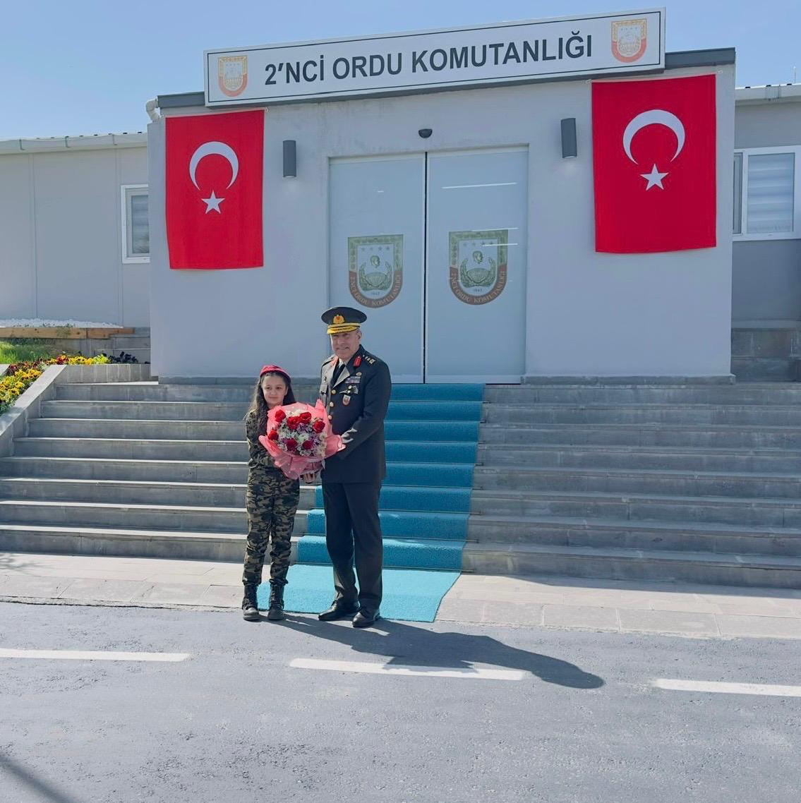 23 Nisan Ulusal Egemenlik ve Çocuk Bayramı dolayısıyla öğrencimiz Elif Masal TURAN Garnizon komutanımız Sayın Tümgeneral Aydın KILIÇ’tan temsilen makamı devraldı.