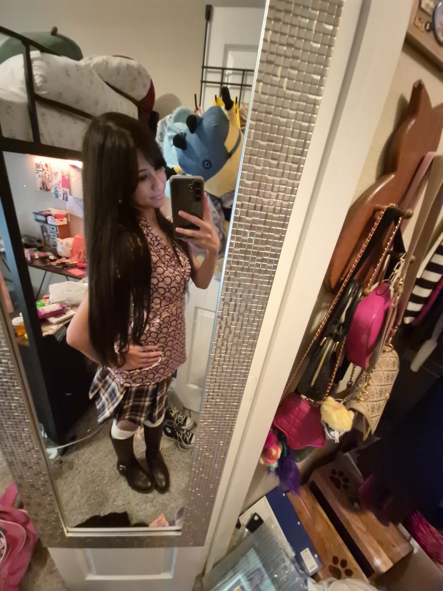 St4rTr1x's tweet photo. Any excuse to show off the mlp collection. She looked at my shelf and looked at 100k
#mlp #mlpcollection #girly #fashion #ootd #messyroom https://t.co/8aeMtPDlRr