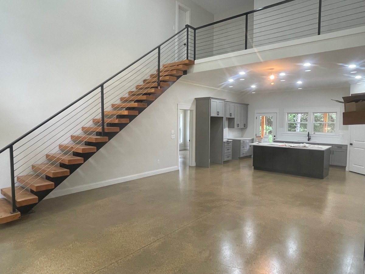 dehallman's tweet image. Discover Modern Farmhouse Elegance in this Stunning Custom Home. Nestled on a serene, tree-lined lot, this striking barndo-style home blends timeless charm with contemporary sophistication. #newconstruction #alabamarealestate #deannaparrish_realtor
#homesforsale #newlisting
