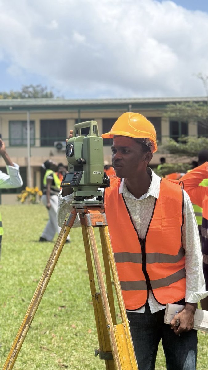 Nene_AJ47's tweet image. From classroom to field. 🛠️🇬🇭

Putting the theory to work with chain, compass, and theodolite surveying. There’s a different kind of precision required when you’re actually behind the lens and leveling in the sun. ☀️📐

#Engineering #Fieldwork #PetroleumEngineering #STEM
