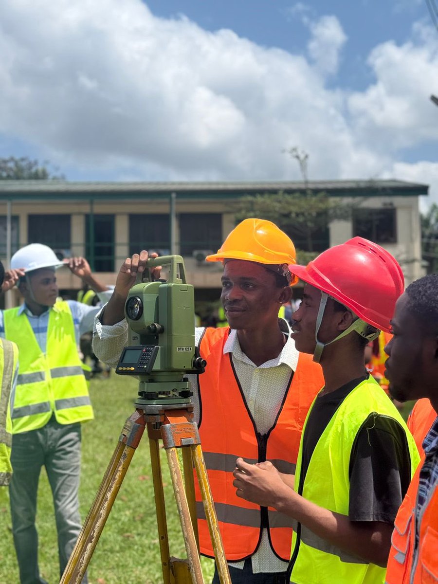 Nene_AJ47's tweet image. From classroom to field. 🛠️🇬🇭

Putting the theory to work with chain, compass, and theodolite surveying. There’s a different kind of precision required when you’re actually behind the lens and leveling in the sun. ☀️📐

#Engineering #Fieldwork #PetroleumEngineering #STEM