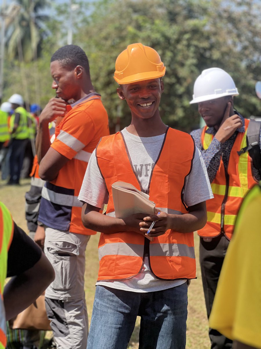Nene_AJ47's tweet image. From classroom to field. 🛠️🇬🇭

Putting the theory to work with chain, compass, and theodolite surveying. There’s a different kind of precision required when you’re actually behind the lens and leveling in the sun. ☀️📐

#Engineering #Fieldwork #PetroleumEngineering #STEM