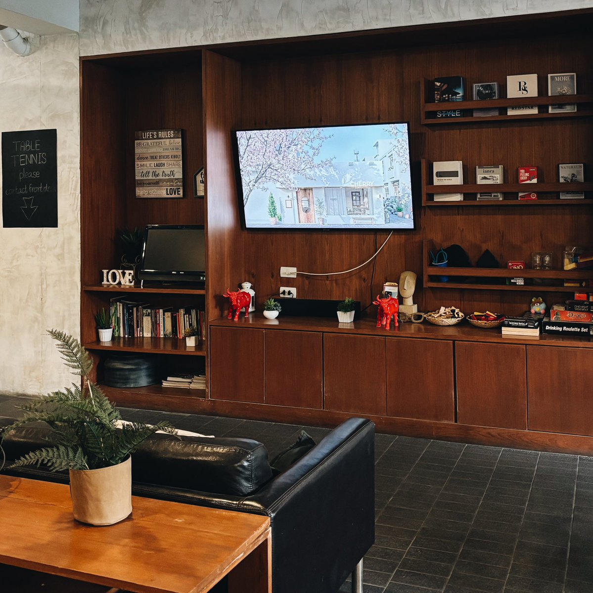 alanlchr's tweet photo. ชอบ mood and tone ของ common area ที่ LOYY Hostel มาก เหมือนนั่งอยู่ที่บ้าน หลงรัก Loyy เข้าเเล้วซิ

#โฮสเทลเชียงใหม่ #Loyyhostel #เชียงใหม่ https://t.co/wa9LXWix6P