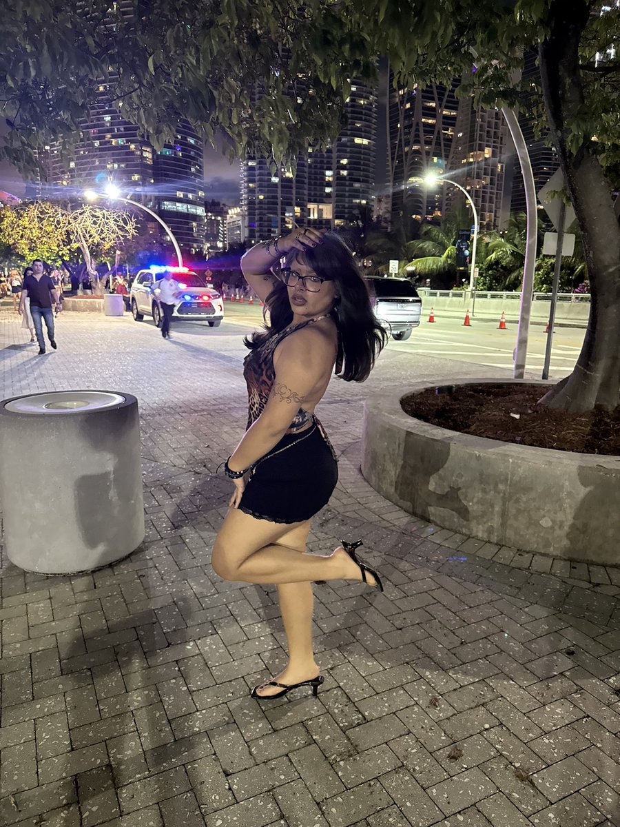 pixiiemermaid's tweet image. #concert XD