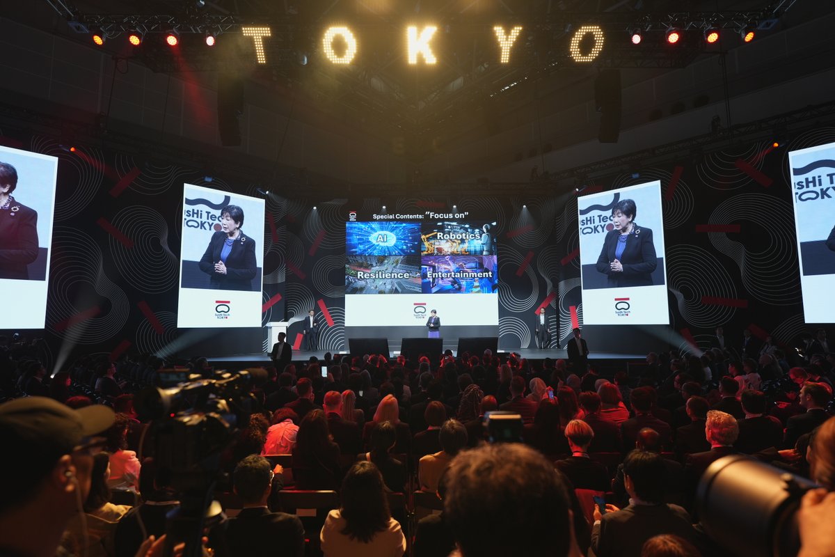 SusHiTech_SUJP's tweet photo. #STT2026 小池都知事より開幕宣言🔈

先ほどInnovation Stageにて小池都知事よりSusHi Tech Tokyo 2026のオープニングセッションでスピーチが行われました！

スピーチでは3日間の見どころの紹介や、東京都のスタートアップ戦略に関する発表がありました。

5年間で10億ドルのスタートアップ政策を展開する予定を１年前倒して実現し、

さらに、来年度までに、官民で連携し、スタートアップへの10億ドル規模の大きな投資の流れを作り出すことが発表されました✨
