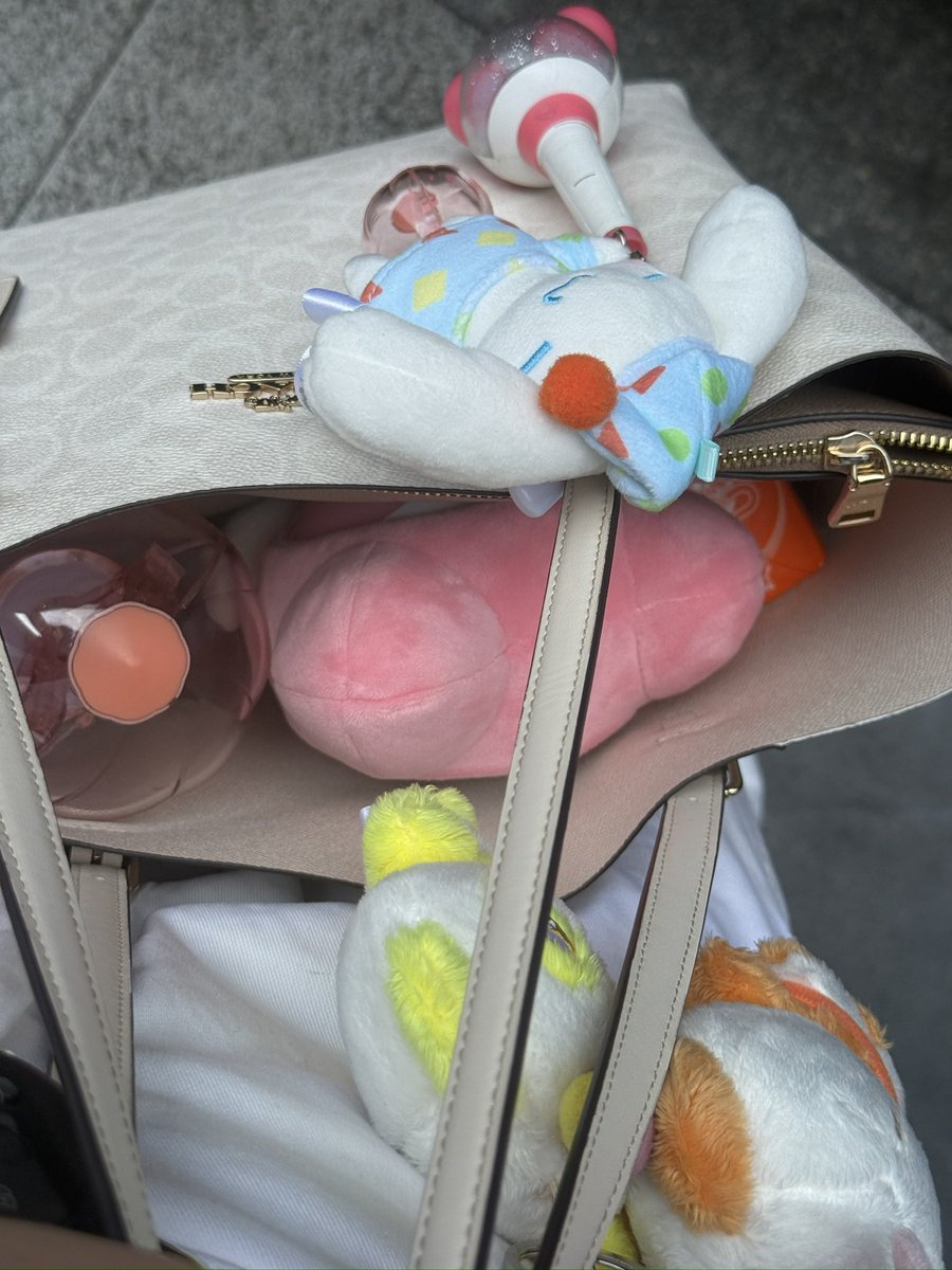 Yesterday, Wiea. Not only was my throat tired, but my arms were as well! The first time I used this phone, it was really too heavy 🤣