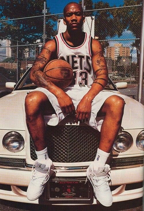 Travonne's tweet image. i remember seeing this pic and going out to cop the white metallic 5s right after