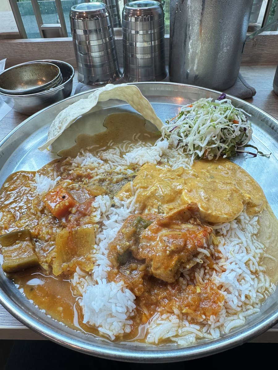 onzoooo's tweet photo. D.南インドミールスランチ(バスマティライス)
ドーサ、サラダ
サンバル、ラッサム
カダイキチン(辛口)
ムッタイクルマ(中辛)
#DAKSHIN
#ダクシン https://t.co/XkDGHoQbes