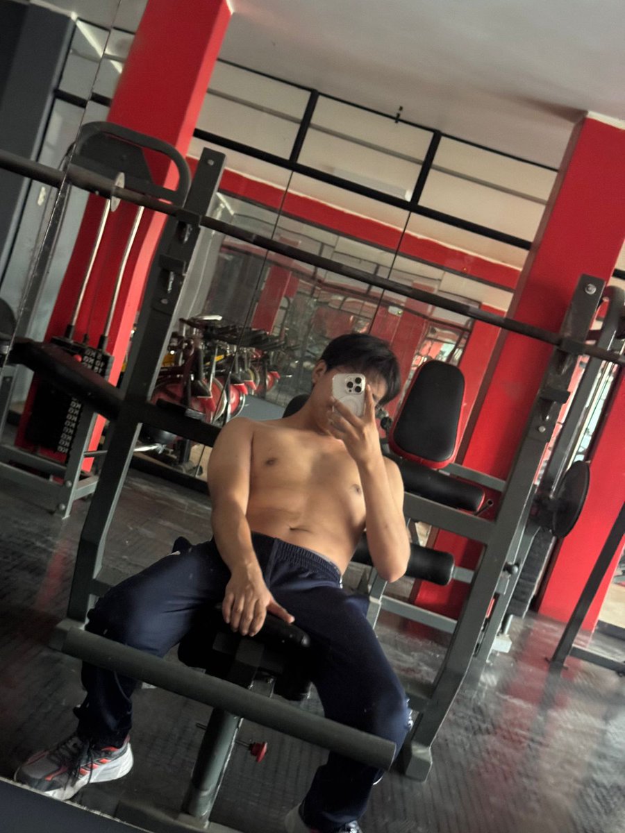 chrizzs07's tweet photo. @arianagarc66240 Aquí single de 19 https://t.co/nuG5ruxOUz