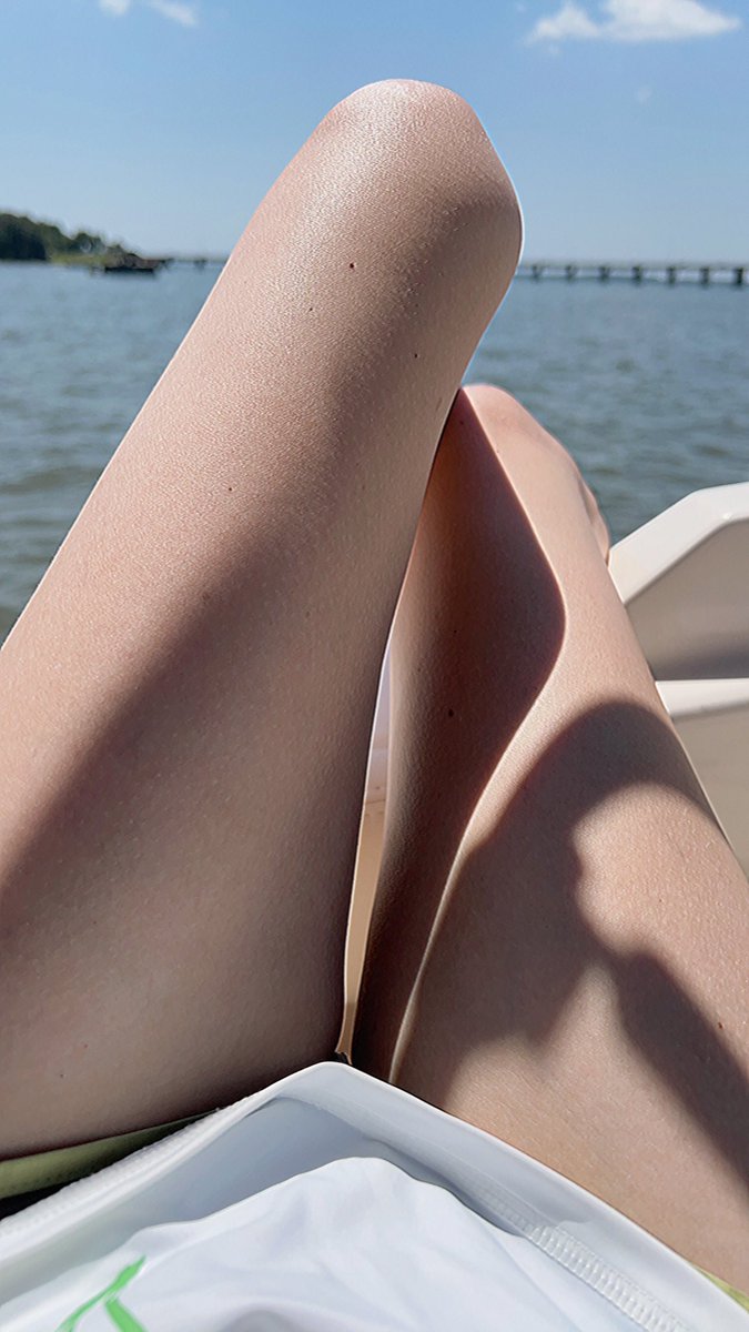 Lunaria__Vt's tweet image. Anyone else wishing for some summertime 🤭

Lucky ducky late nighters for those who see this~ #legs #summertime