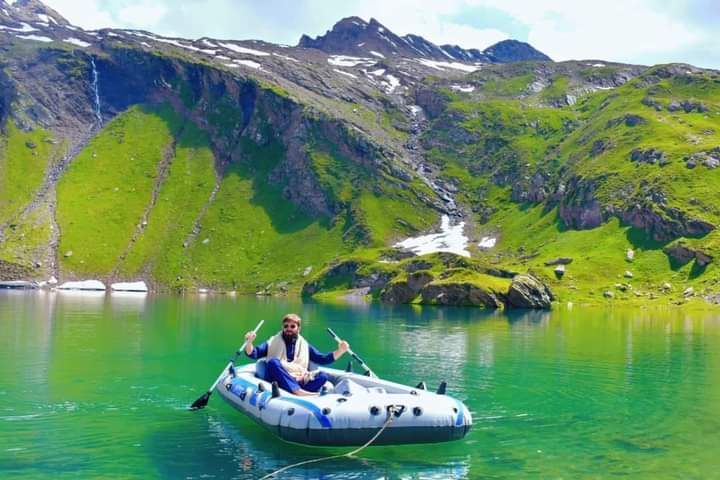 Ha70858Hanif's tweet image. یہ اپر کوہستان کی سوپٹ ویلی ہے—قدرت کا شاہکار، جھیلیں، آبشاریں اور سبز قالین جیسی زمین! مگر افسوس، خیبر پختونخواہ حکومت کے تیسرے دور میں بھی اس جنت کو نظر انداز کیا گیا۔
کب ملے گی اس خوبصورتی کو اس کا حق؟
#KPK #Tourism #UpperKohistan #PakistanBeauty