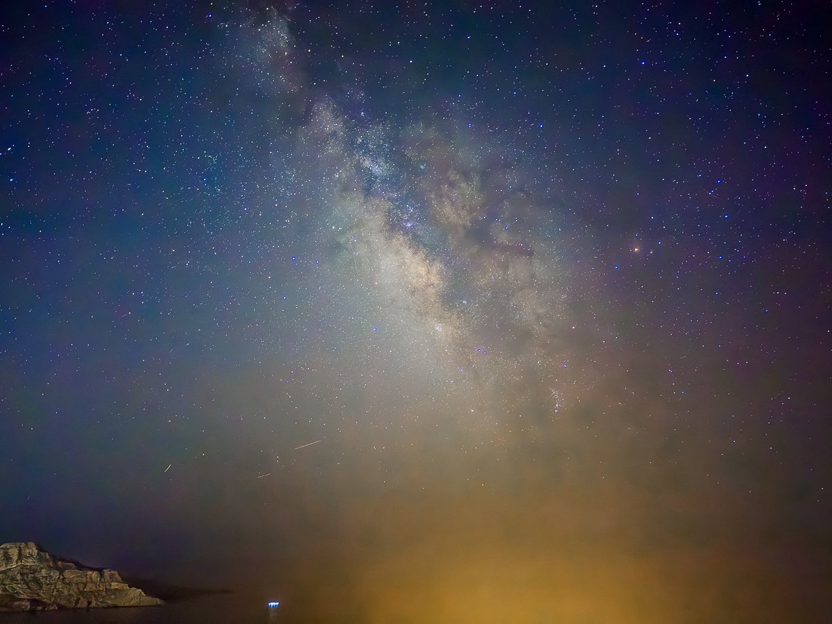 NilayPhotos's tweet image. Had a wonderful night watching stars took couple of images (these are taken on phone) #shotoniphone #Greece