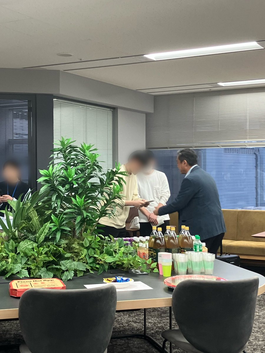 esnext_staff's tweet photo. 先日トレーニー壮行会が開催されました✨

1人1人が試験への決意を語り、理事長から合格祈願の御守りが手渡されました.ᐟ.ᐟ
皆さんの努力が最高の形となるように、法人一体となって心から応援しています🌸

#ESネクスト
#会計士受験生
#監査法人 https://t.co/JIlBSXSc2R