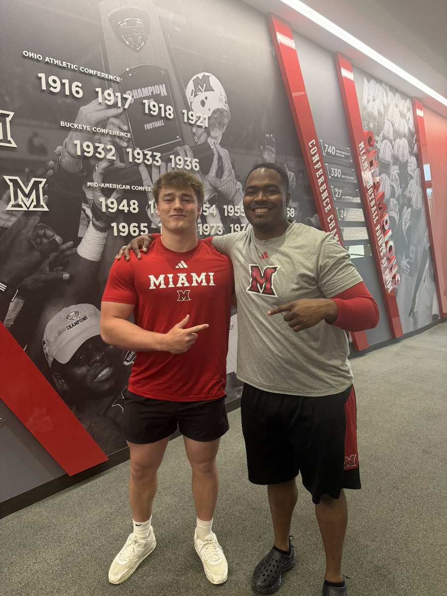 BollmanMax's tweet photo. Had a great time at Miami’s spring ball this weekend . Energy was different. can’t wait to be back 🔥 #GoRedHawks
@drew15martin @CoachZeek_ @CoachPlum_ @CoadyKeller1 @drew15martin @mfarrellsports @CharlieSarchet @TheD_Zone @PrepRedzoneMI @MichFBFrenzy @coachmccallBR @Coachjpatton @MiamiOHFootball
