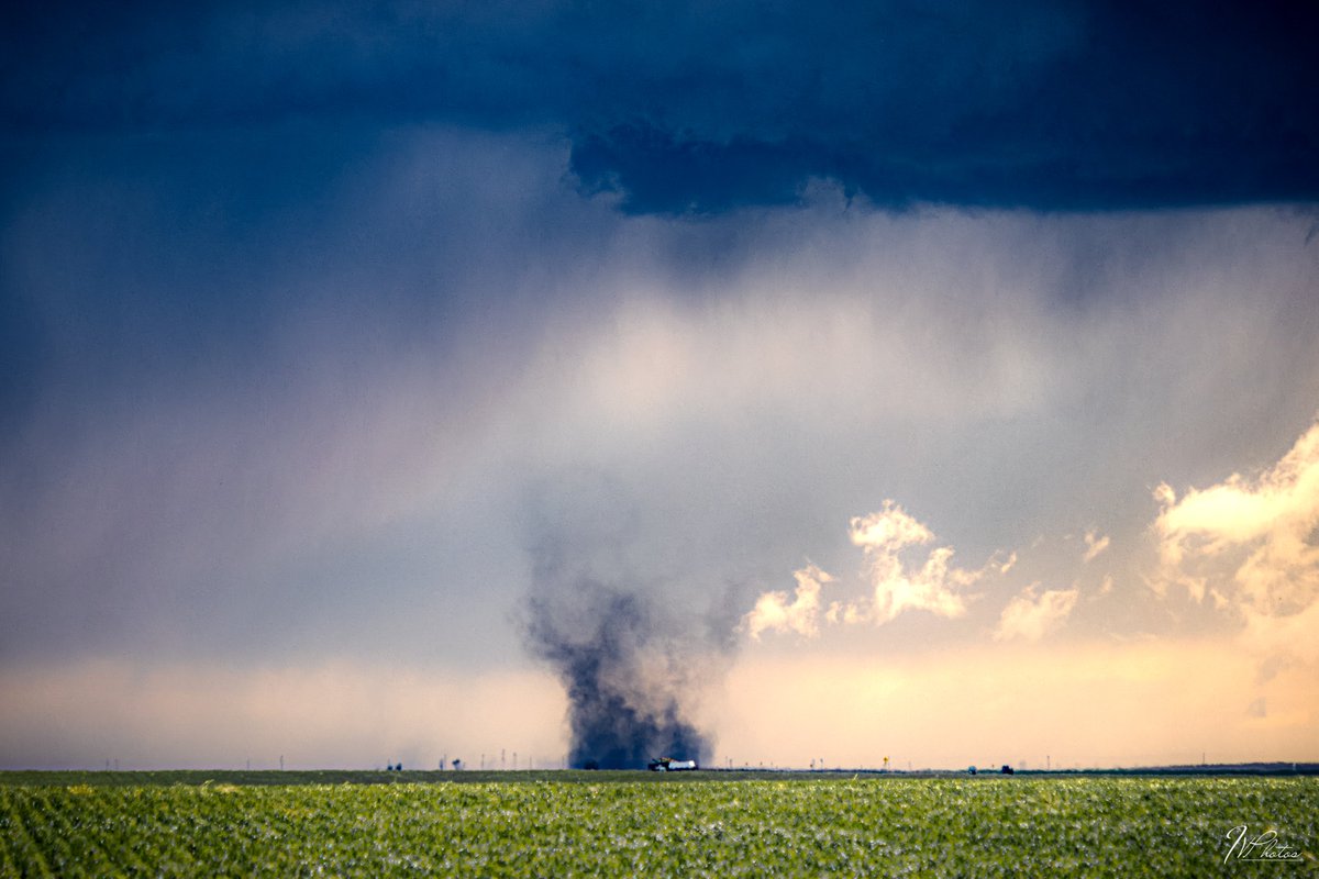 JVP_wx's tweet image. 🌩️Colorado opened its eyes a little bit today and gave us a little spoot fest. Denver cyclone did what it does best, even with less than ideal conditions!

Anton, CO 4/26/26
#cowx #wxtwitter #StormHour