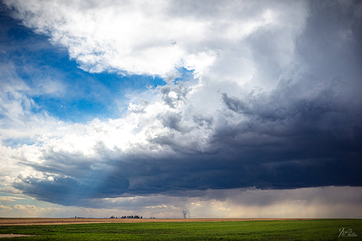 JVP_wx's tweet image. 🌩️Colorado opened its eyes a little bit today and gave us a little spoot fest. Denver cyclone did what it does best, even with less than ideal conditions!

Anton, CO 4/26/26
#cowx #wxtwitter #StormHour