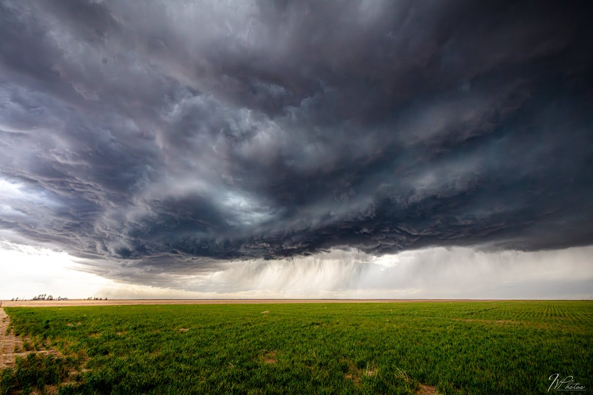 JVP_wx's tweet image. 🌩️Colorado opened its eyes a little bit today and gave us a little spoot fest. Denver cyclone did what it does best, even with less than ideal conditions!

Anton, CO 4/26/26
#cowx #wxtwitter #StormHour