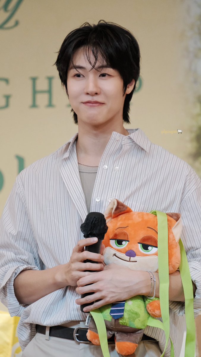 #이승협 #NFlying #엔플라잉 #李承協 #LeeSeungHyub 

260424 포토북 팬싸

😏🦊