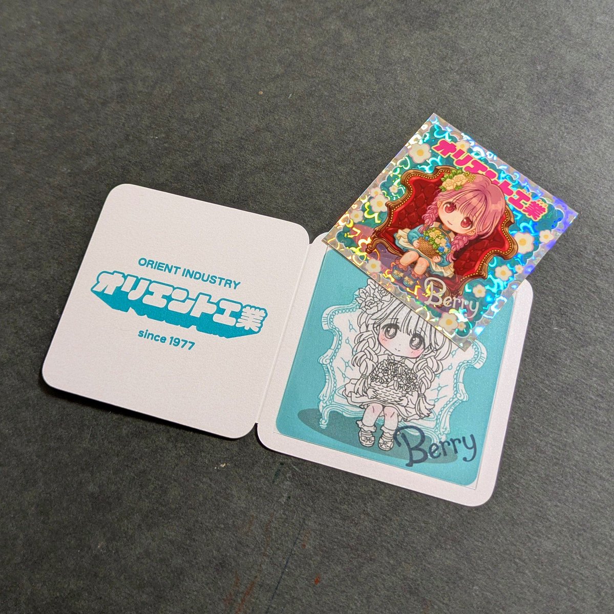 moza_sss's tweet photo. 【シルクリ４告知】オリエント工業のラブドールシール『Berry』。リーフレットにはアートワークとグラビアも掲載。※こちらのシールはオリエント工業ショールームでも販売中（要営業日時を確認）
#シルクリ
#シルクリエイト
#ヨンパチ https://t.co/uCGs1izL31