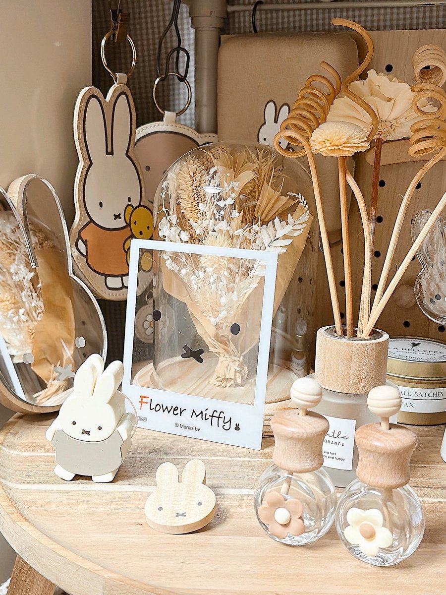ordinarydaylog's tweet photo. miffyの別棚・×・🤎💬
いい感じになったら動画で紹介する予定𓈒𓂂𓏸
お店っぽく飾りたいけど配置とか難しい…
(元々黒だったラック塗り替えてます🥹)
#ミッフィー #淡色 https://t.co/MqFRlcVKDO