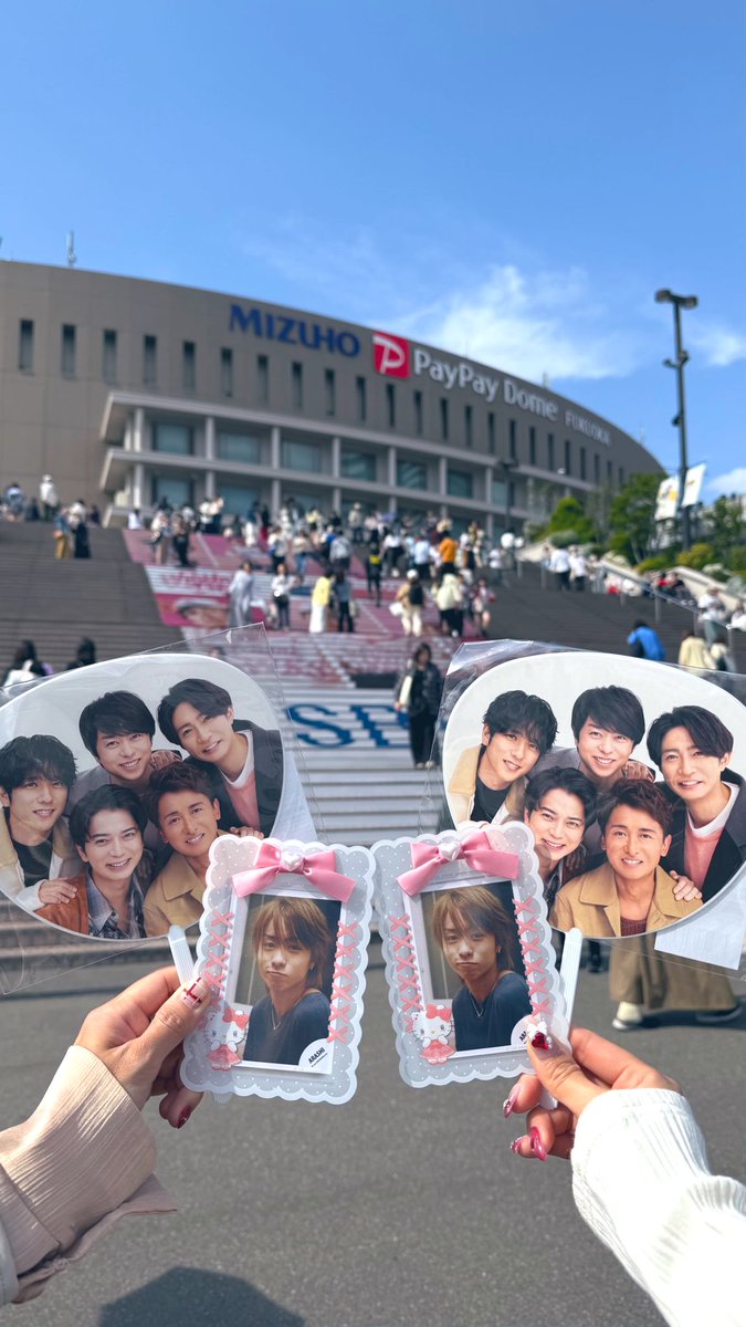 shizuvish's tweet photo. 4/25 福岡
私の嵐ラストライブ終わっちゃった。
オープニングからもう涙止まらず😭
泣いて笑っての繰り返しの3時間15分でした🥲
ファンサありがとう🥹一生大好き🫶
23年間いろんな思い出がありすぎて寂しいし悲しい。
やっぱり嵐続けますって言ってくれんかなって思ってしまう😞
もう1回会いたいなぁ https://t.co/XsnZlr8lCH