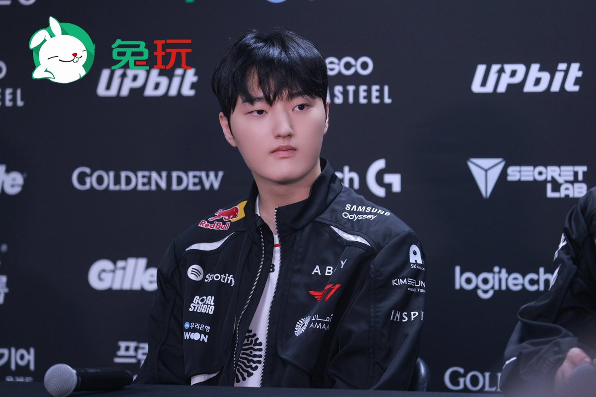 달 tweet media
