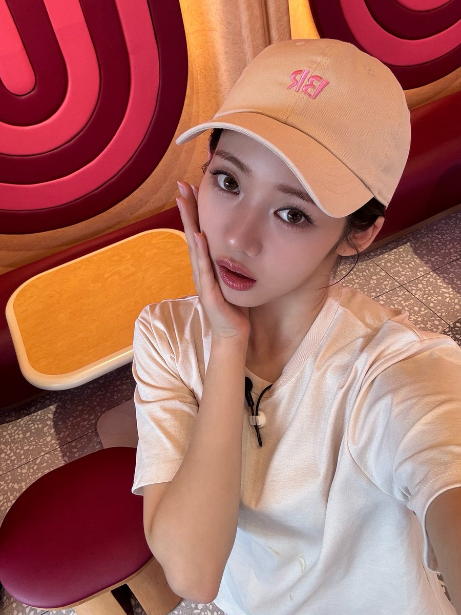 roraarchive's tweet image. [WEVERSE] Part-time job...It's not easy 🍦🌸
#RORA #로라 #BABYMONSTER