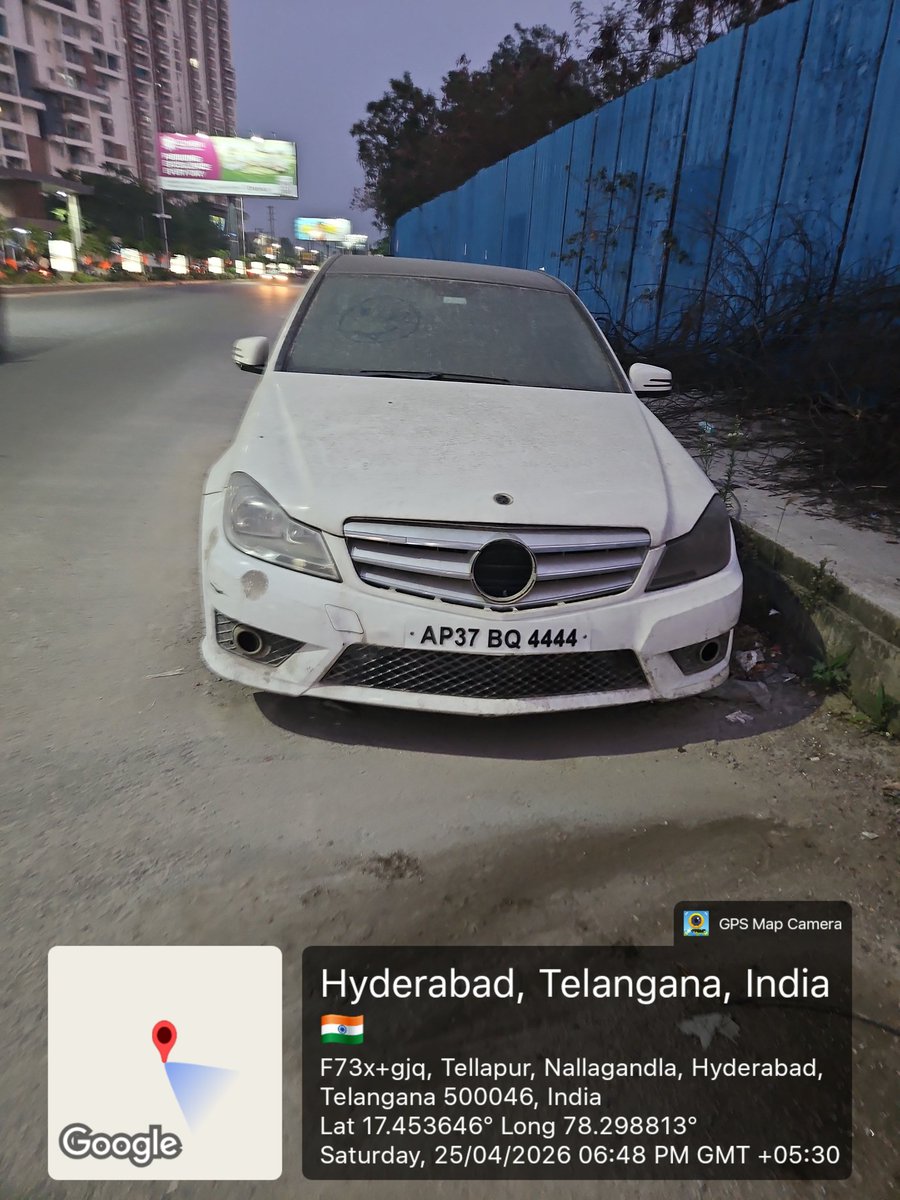 Jagadish_M's tweet photo. @CYBTRAFFIC Abandoned vehicle opposite Honer Vivantis,  Gopanpally. https://t.co/PG8DlGZcjh