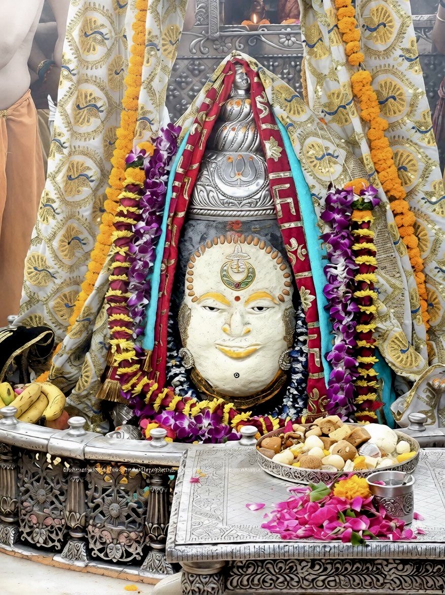 🚩ॐ📿ll #जय_श्री_महाँकाल ll📿ॐ🚩

🎪🎪स्वयंभू  अवंतिकानाथ
         राजाओंके राजा महाराजा
श्री महाँकालेश्वर राजा की
#भस्म_आरती श्रंगार के दिव्य दर्शन!!!