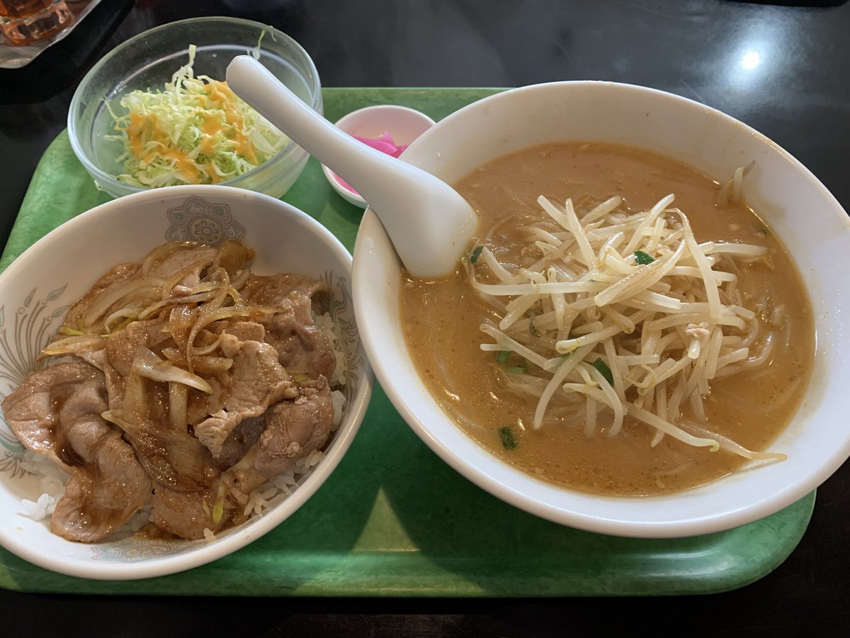 フラフ tweet media