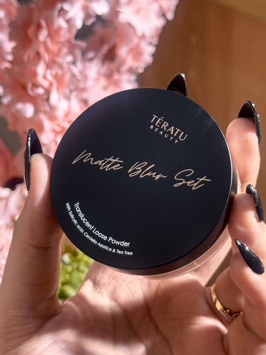 NO DEBAT! loose powder paling bikin nagih:

✨TERATU✨

Bikin complexion langsung smooth &amp; flawless! Nahan minyaknya juga oke 💯