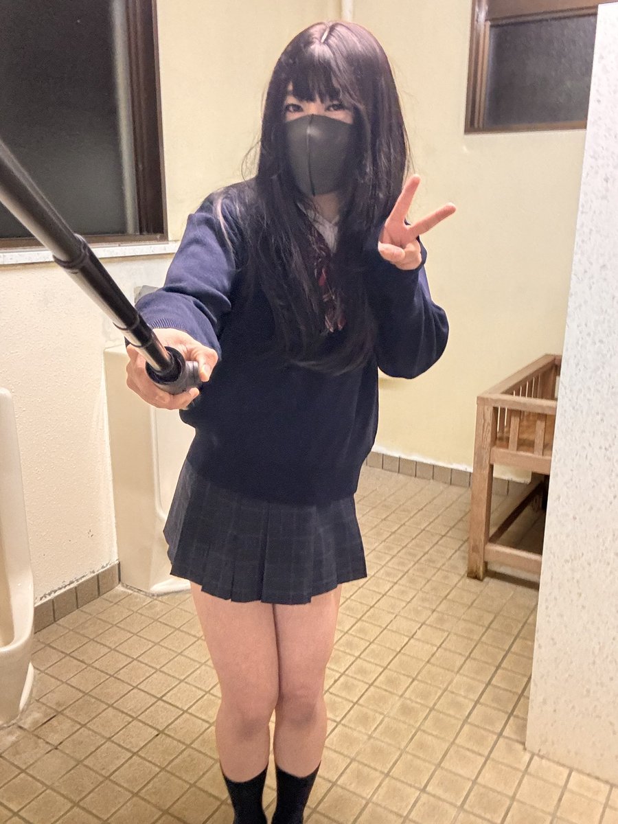 ao168_cd's tweet photo. 初めての制服。
女子高生になってみたかった30歳男です。

#女装
#制服 https://t.co/scjV28jw7w