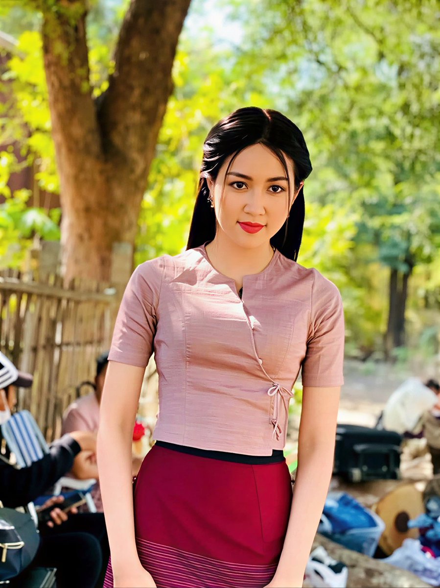 ဖာခန်း မှ အလွှဲများ

ကျနော်ကို ကျောပေးထားရင်း မမျိုးမျိုး ဂါဝန်ကိုချွတ်ချလိုက်ပါတော့တယ်ဗျာ... အတွင်းခံဘာတစ်ခုမှမဝတ်ထားသောကြောင့်လုံးတီးချွတ်းးးးး

👇👇👇link ကိုနှိပ်ပြီး အပြည့်အစုံကိုဖတ်လို့ရပါပြီ

onechannel.xyz/?go=e208ad4c