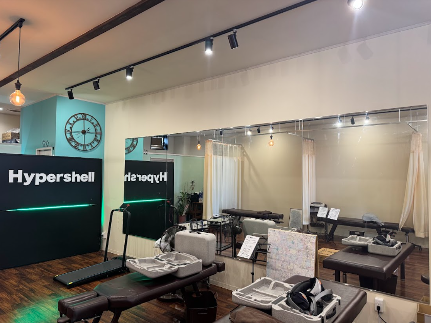 Hypershell_JP's tweet photo. 【お知らせ】
本日より、茨城県つくば市の「ふかざわ整骨院」にて #Hypershell の公式体験・販売がスタート!🚀
国家資格を持つプロのサポートのもと、AI外骨格による「次世代の歩行体験」をお試しいただけます。
🔹対象モデル
「Hypershell X Go」、「Hypershell X Pro」
🔹受付時間(※完全予約制)
平日10時〜13時、15時〜20時
土曜日10時〜18時(日曜祝日休み)
🔹アクセス
ふかざわ整骨院 みどりの院
(〒305-0882 茨城県つくば市みどりの中央82-7)
📞TEL:029-811-6116
🔗URL:https://t.co/W7T6EnLQC8
🔹体験メニュー
既存患者様:15分 1,540円(税込み)
新規体験:30分 3,000円(税込み)
👇詳しくはこちら!
https://t.co/jclbAQ8XbR
※ 本体験会は医療行為ではありません。
※ 診断・治療を目的とするものではありません。
※ 効果には個人差があります。
※ 対象製品は現場で購入可能です。
#外骨格 #つくば市 #整骨院 #パワードスーツ