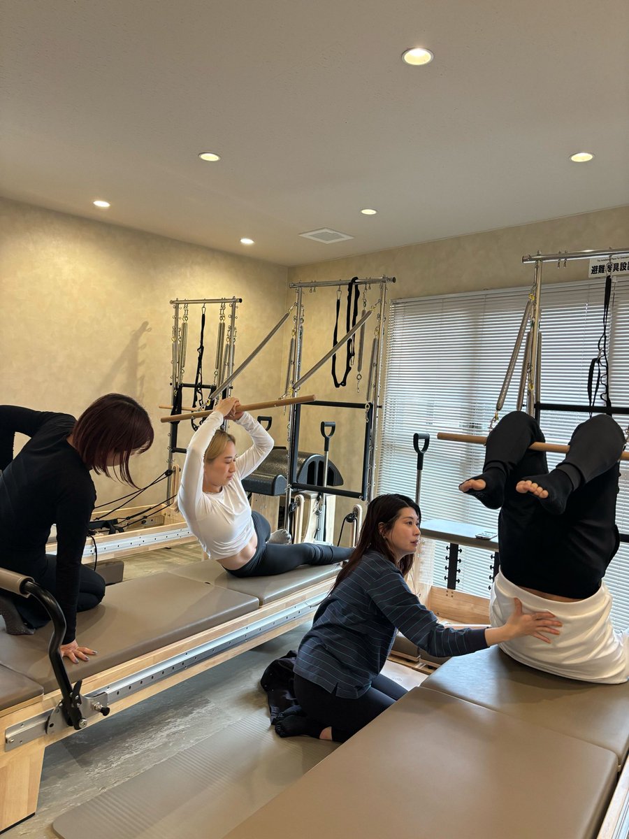 【Pilates Synthesis リフォーマー＆タワーコースのご報告】

昨日、リフォーマー&amp;タワーコースが終了しました。ご参加いただいた皆さま、誠にありがとうございました。

当コースでは108種目に及ぶエクササイズの理論的背景、指導法、プログラミングをお伝えいたします。