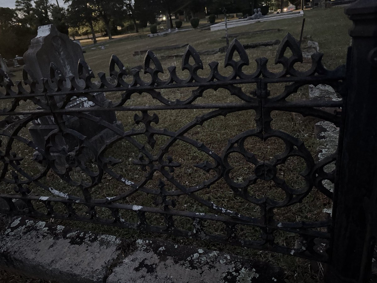 moontombs's tweet photo. in love with old gravestones 🖤 https://t.co/w1O2MgUXQA