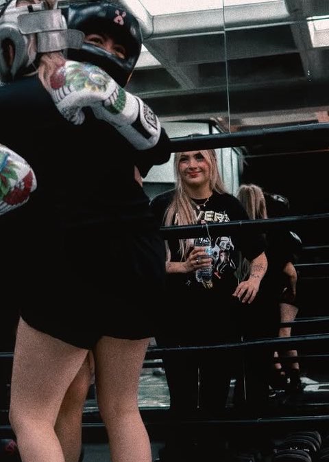 lo orgullosa que ari está de rivers💗 y siempre está ahí para apoyarla