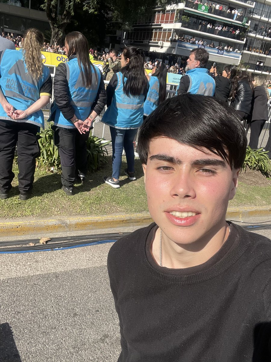 cottoncherry161's tweet photo. Increíble el día que viví hoy. Un día en el que aprendí mucho sobre mi carrera, el periodismo. Literalmente, un día de locos: estuve de acá para allá buscando información o alguna entrevista con alguien. Un evento GIGANTE, con Franco Colapinto como protagonista, un genio. https://t.co/G1NkdqYVXn