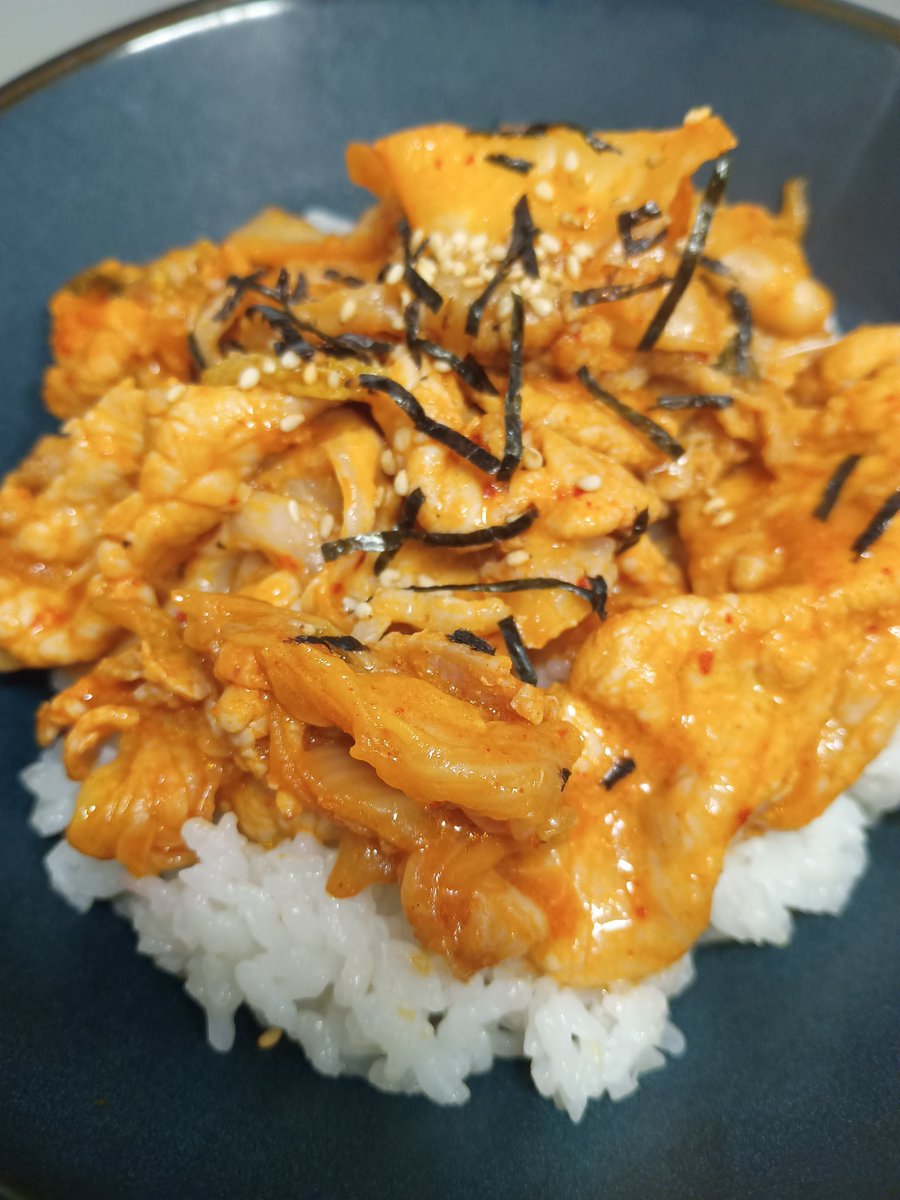 間もなくゴールデンウィークですね！
今週も頑張っていきましょう💪
本日の日替わりランチは『豚キムチ丼』です！
ぜひお試しください👨‍🍳
ご利用をお待ちしております！
