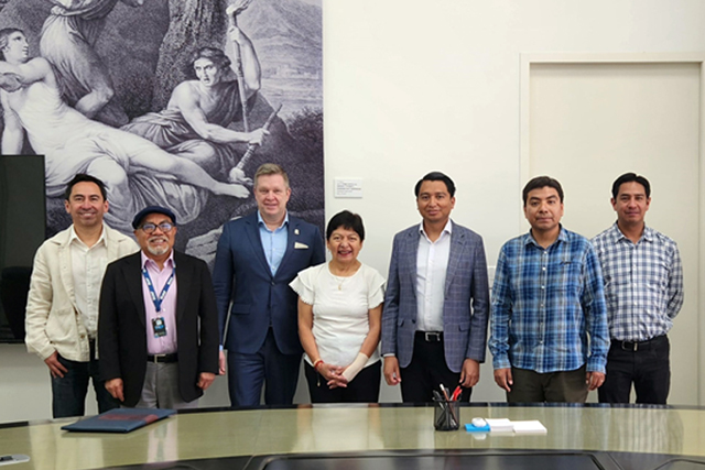 VirtualNotMX's tweet image. 📚 EDUCACIÓN |  CERN reconoce liderazgo científico de BUAP (@BUAPoficial) tras visita de vocero ALICE dlvr.it/TSF2zb 🔗 #CERN #BUAP #FísicaDePartículas #LiderazgoCientífico #Tecnología