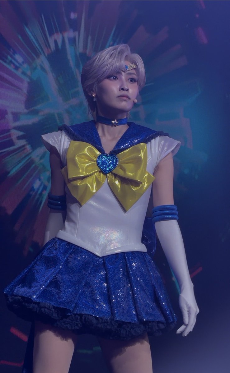 GdDpe's tweet photo. 志奈さんウラヌスってライブパートがかっこいいのは勿論、
劇中での技名を叫ぶ声や歌声が凛々しくてワクワクするしウラネプの空気感もほんとに素敵なので何回でも観たくなってしまう

#prettyguardiansailormoonshiningtheater
#shiningtheater 
#美少女戦士セーラームーン 
#シャイニングシアター https://t.co/S9KIW9VPYS