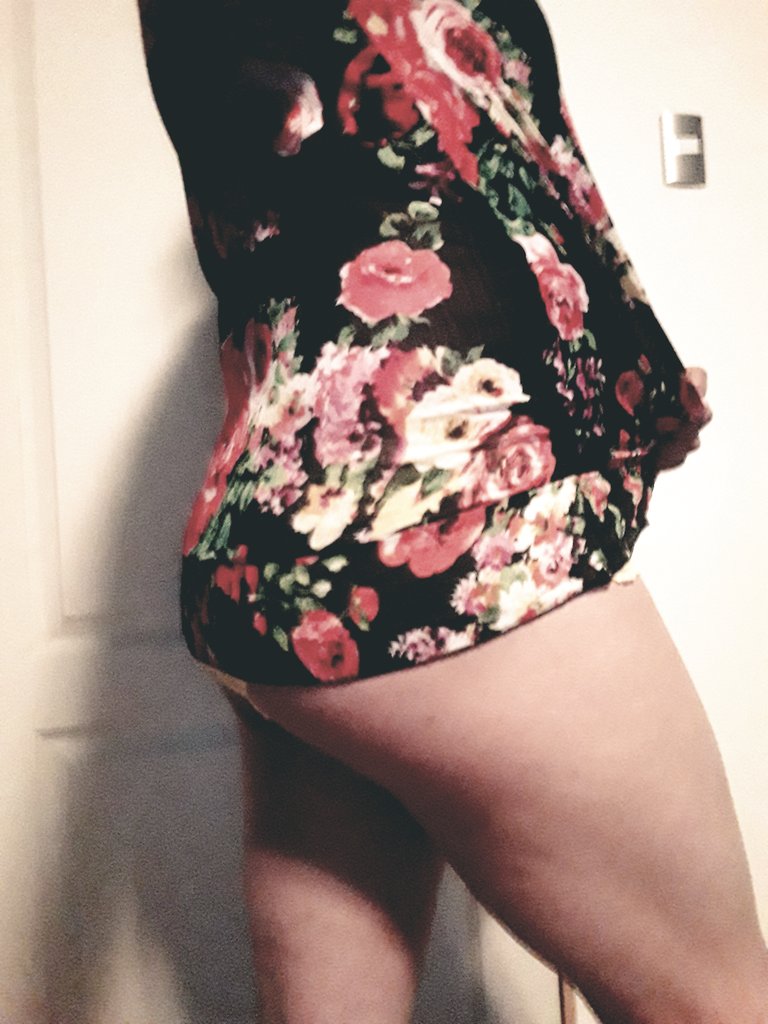 FannySlutty's tweet photo. ahora me considero una #putita imaginense como hubiera sido si mi madre me hubiera enseñado a servir a los hombres desde antes 
Si ahora quiero ser una #prostituta y ser una strippers.
Claro tengo anécdotas donde mi madre me dejo usar pantimedia
#sissy #fannyslutty #slut #femboy https://t.co/7Tvzzf5t2c
