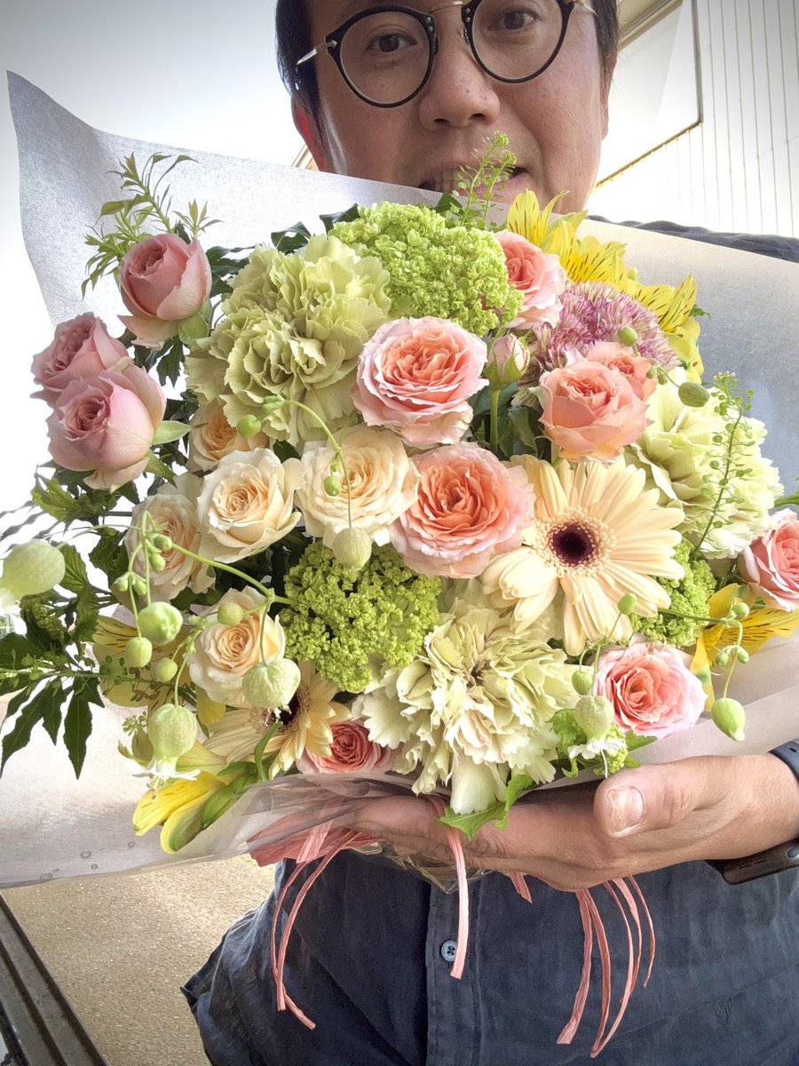 kurinouen's tweet image. 💐お誕生日のお祝いに💐

#誕生日
#happy
#仲間

🍀🍀🍀🍀🍀🍀🍀🍀🍀🍀🍀🍀🍀🍀🍀🍀🍀🍀
ご質問、ご要望の際は、お電話もしくはDMでお気軽にお問い合わせいただければ幸いです☺️
🍀🍀🍀🍀🍀🍀🍀🍀🍀🍀🍀🍀🍀🍀🍀🍀🍀🍀

#花屋
#花束
#アレンジメント
#コチョウラン 
#ナチュラル