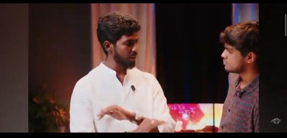 Unmai_Kasakkum's tweet photo. கட்சிக்காக உழைக்கும் கோடானுகோடி நபர்களுக்கு கிடைக்காத சொகுசு இது போன்ற நபர்களுக்கு மிக எளிதாக கிடைத்து விடுகிறது.

ஷாலின், அத்தை, இர்பான், TTF, இவர்கள் இப்படி இன்னும் எத்தனையோ பேர் எவ்வளவு கேவலமா பேசினாலும் முதல்வரையே சந்திக்க முடிகிறதே. அந்த ரகசிய வழி எங்கே இருக்கிறது? https://t.co/JSHVcXKO9u